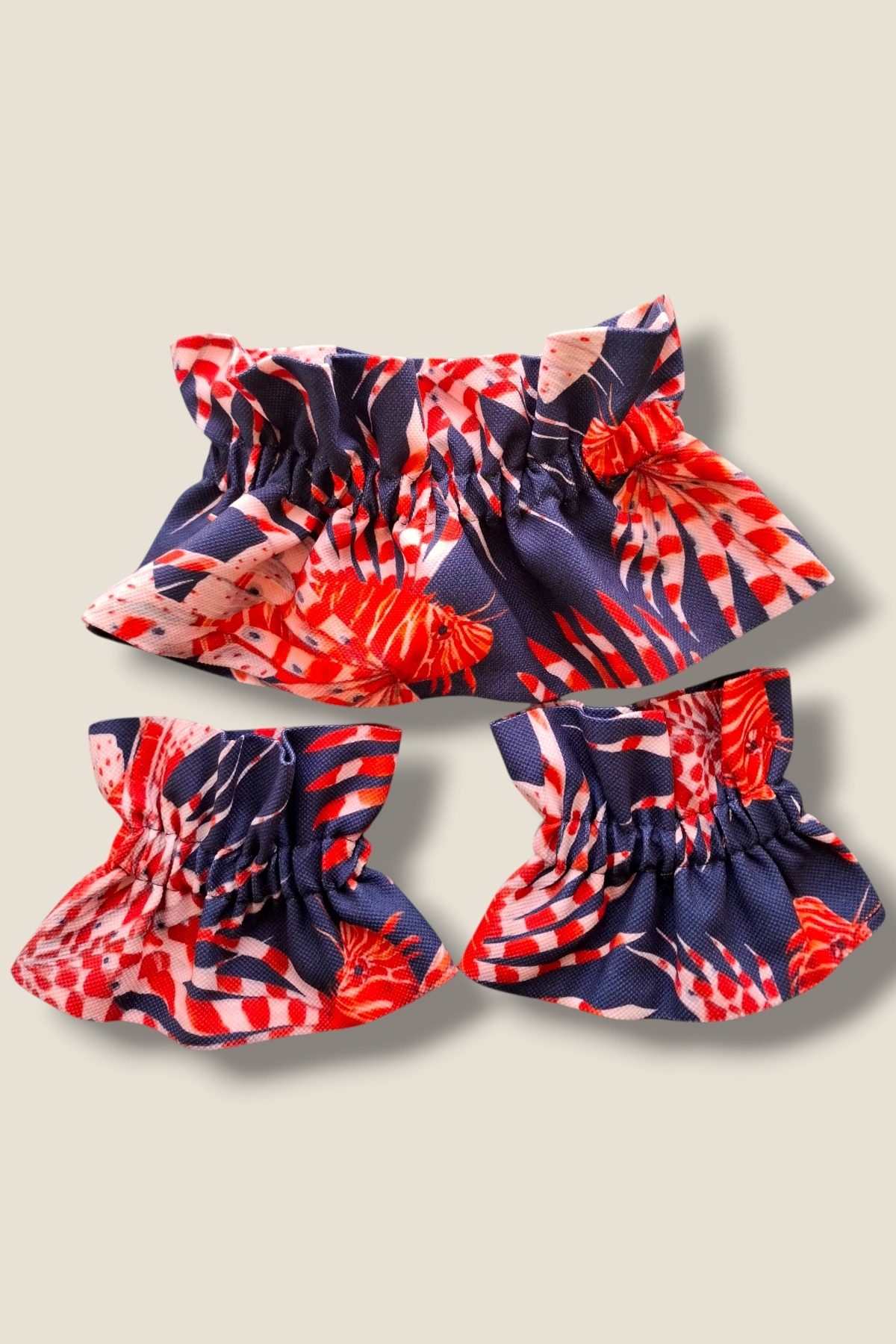 Aslan Balığı Desenli Kumaş Yaka Kolluk Takım